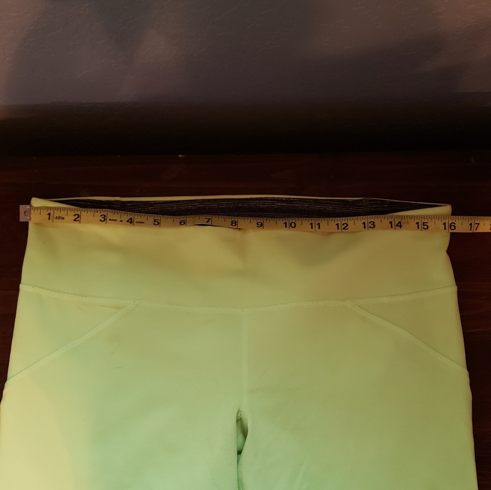 Under Armour capris - Picture 3 of 4